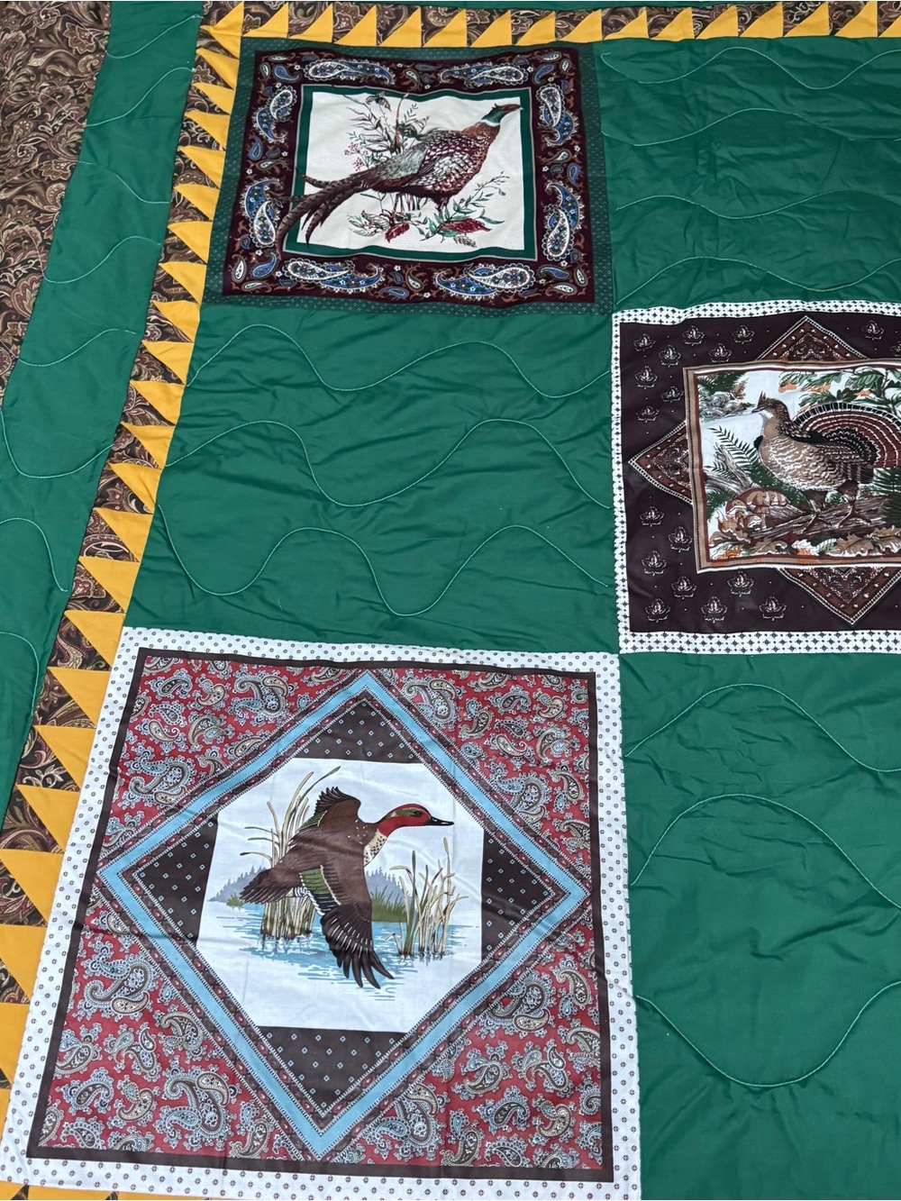 Green Patchwork Fowl bird Quilt with Yellow Accent Border - handmade - Picture 3 of 16
